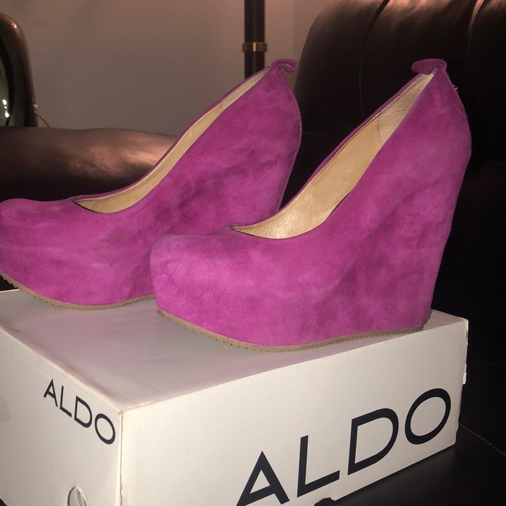 Magenta wedges